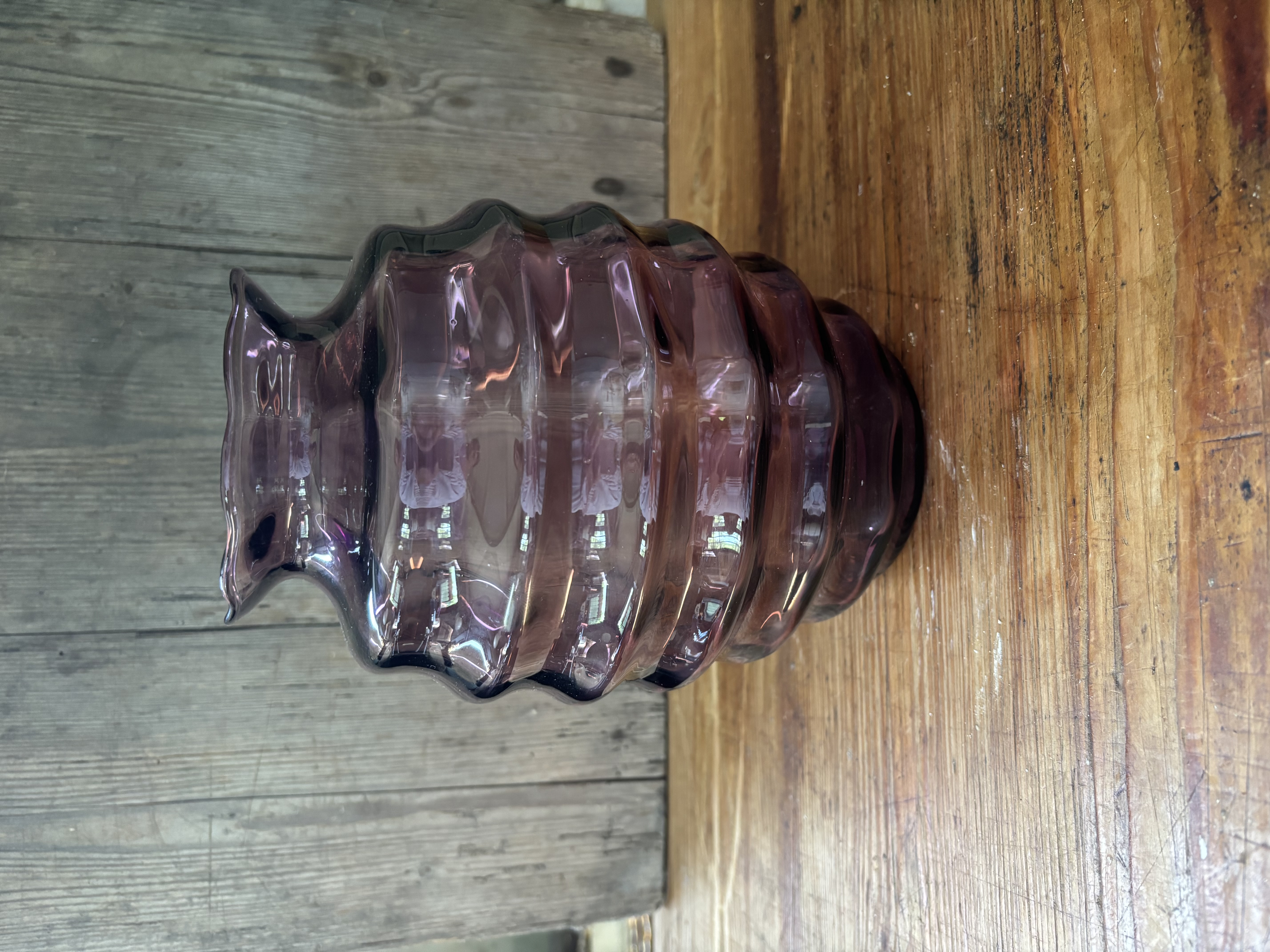 Aubergine kleurige vaas