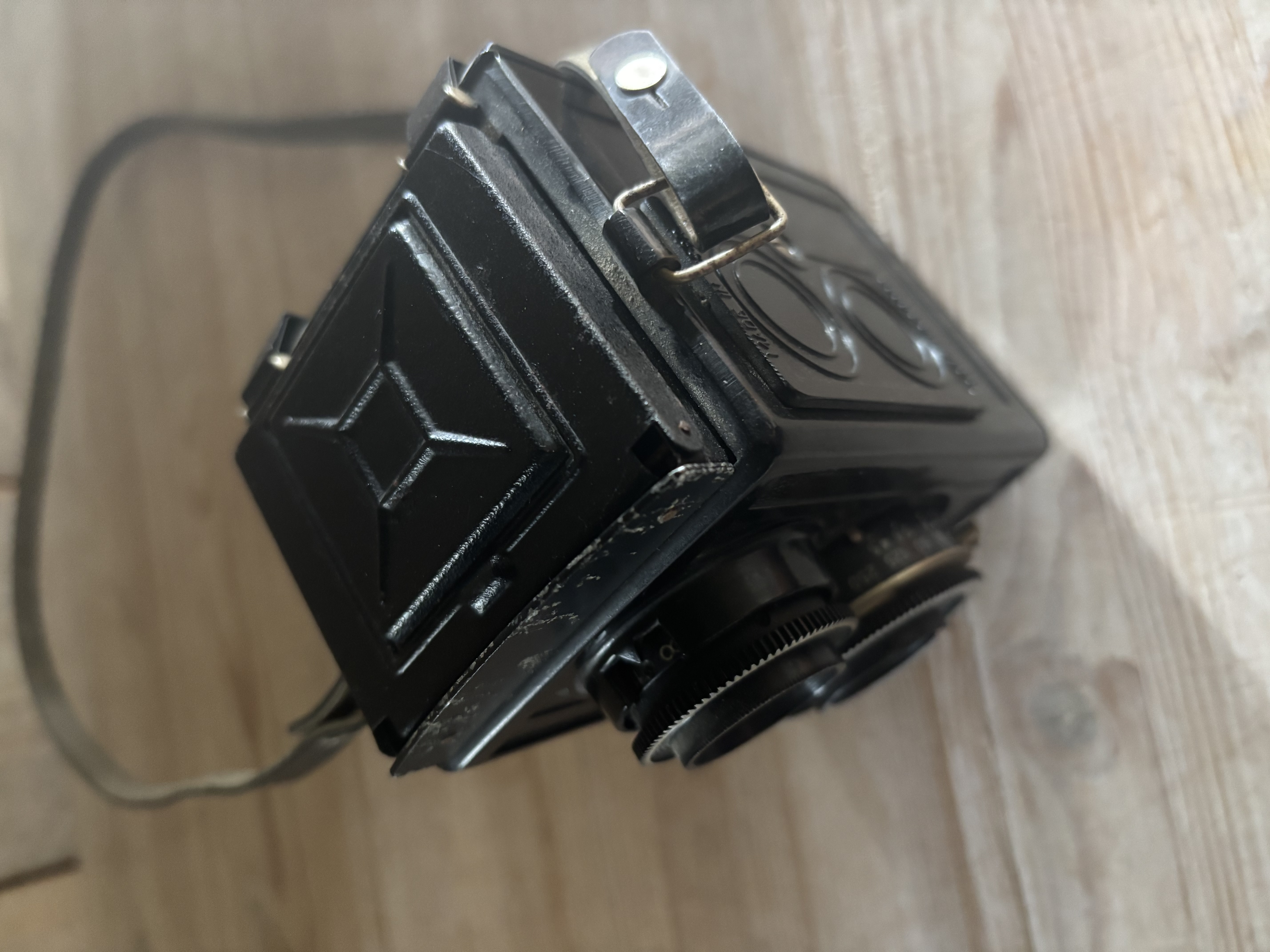 Box camera met hengsel