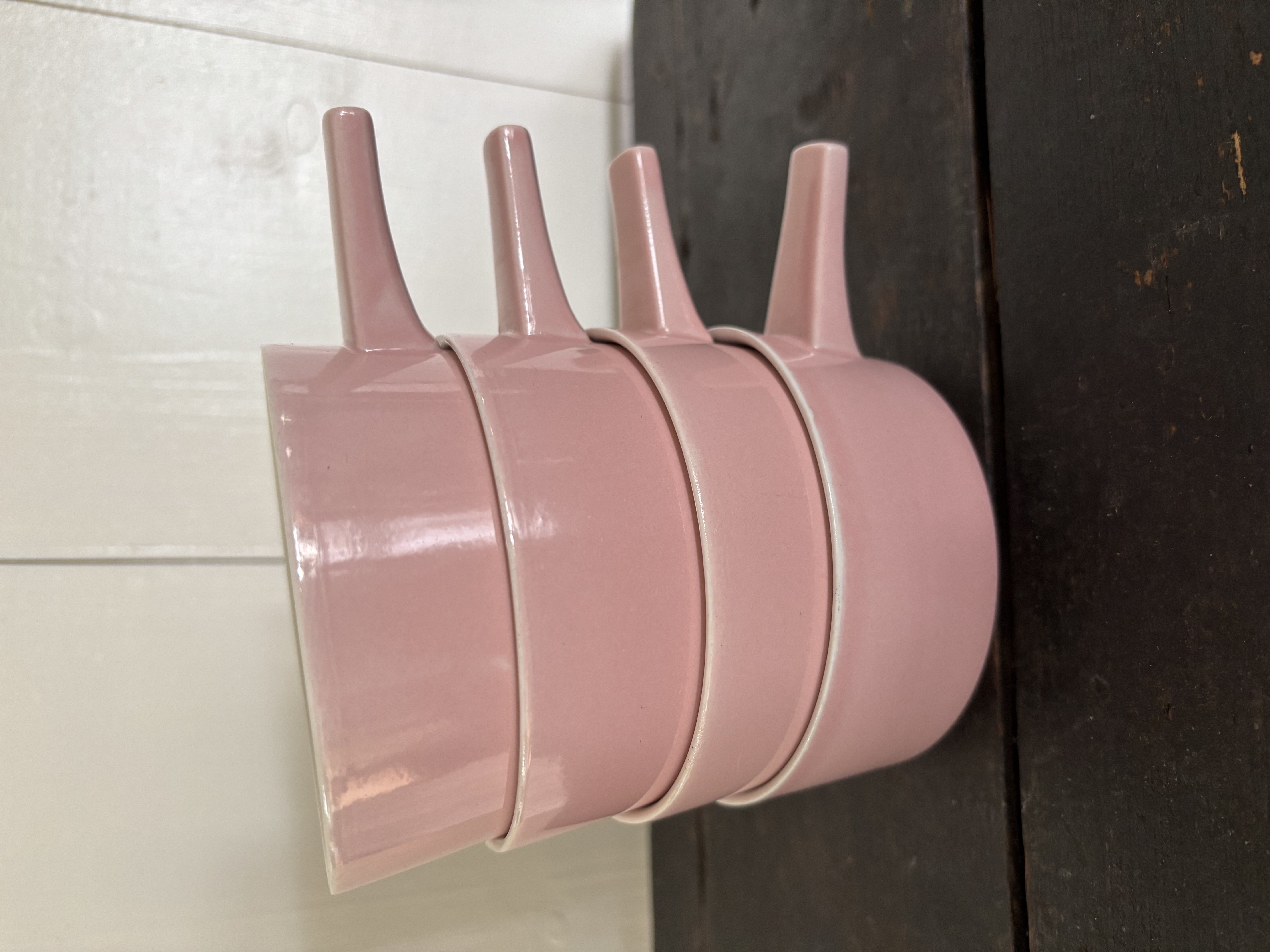 Vier roze Royco soepkommen