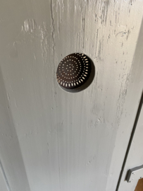 Prachtige grote grijze spekkast met 5 laden.