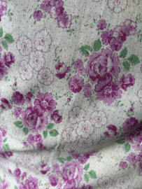 Sloop wit met lila bloemen