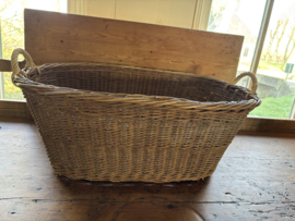 Ovalen rieten mand