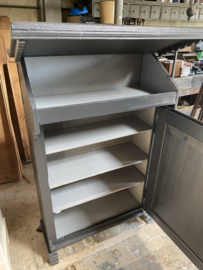 Oude Lessenaars kast