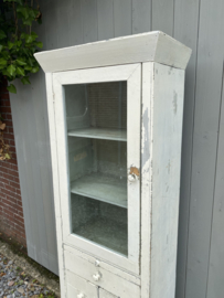 Brocante witte eendeurskast met diverse laden