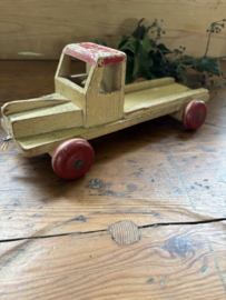 Oud houten vrachtautootje