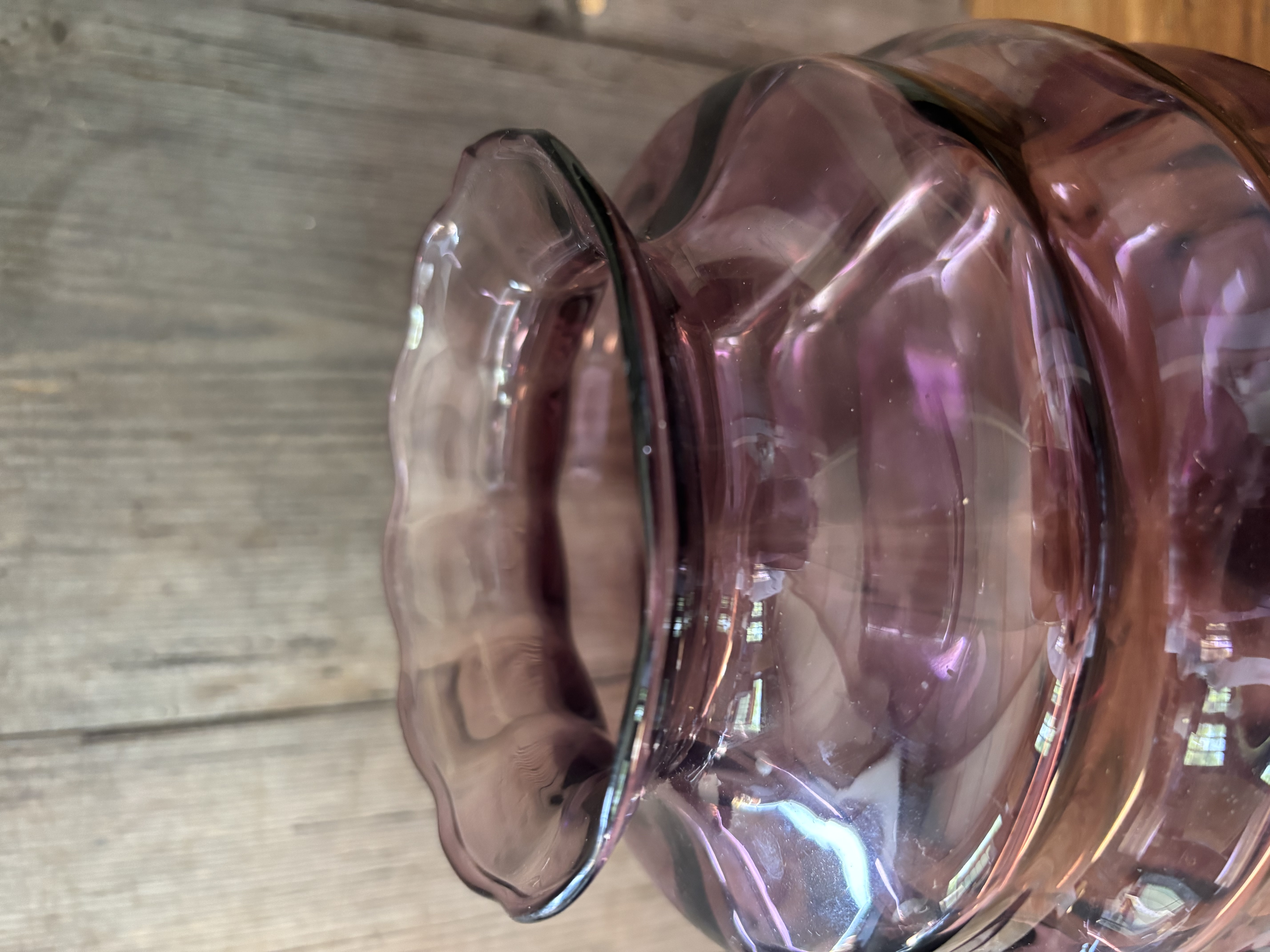 Aubergine kleurige vaas