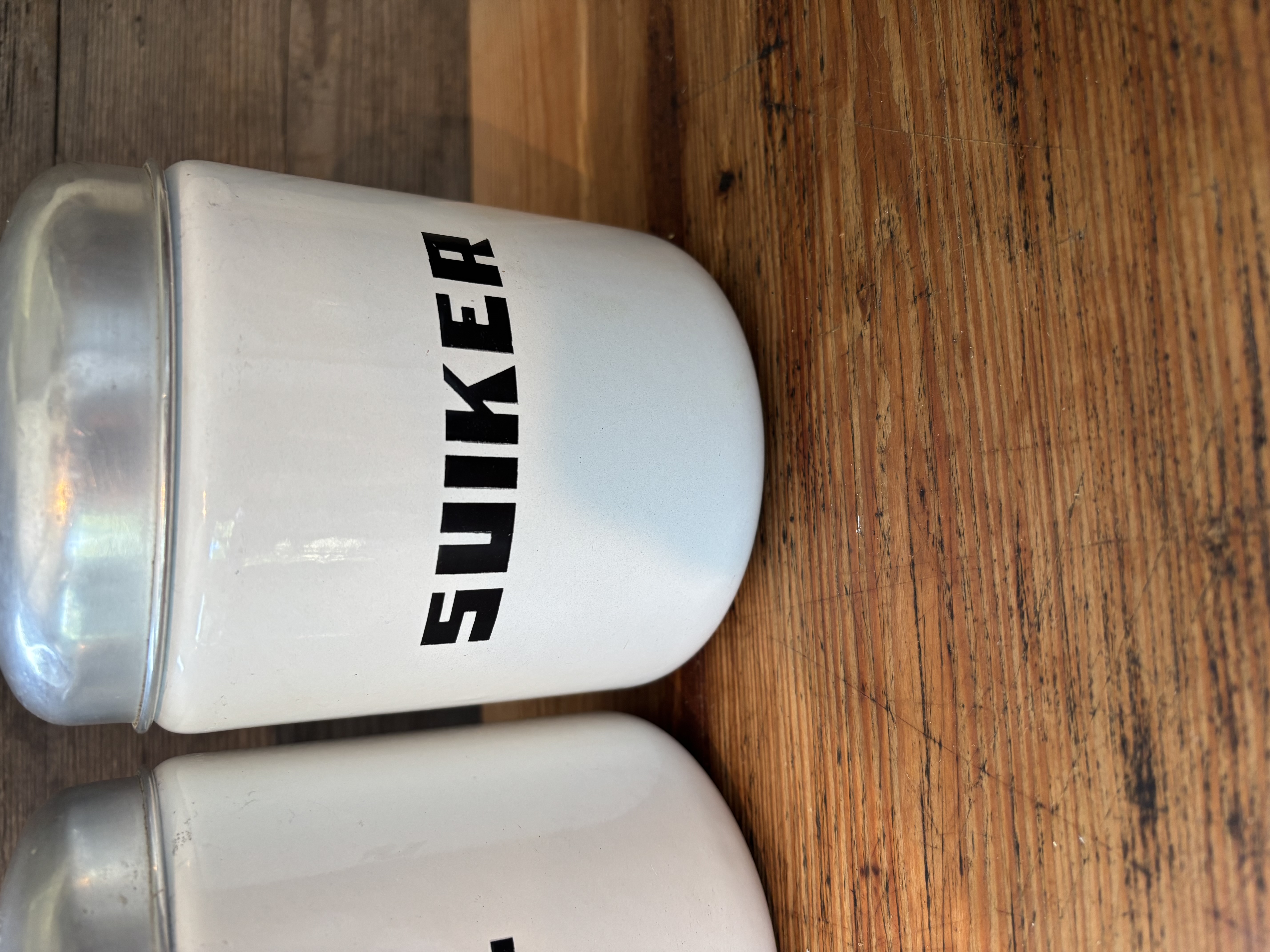 Witte koffie, thee, suiker