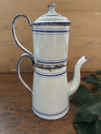 Heel oude emaille koffiepot met opstand