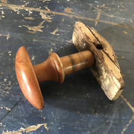 (Verkocht)Houten deurkruk nr 11