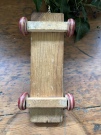 Oud houten vrachtautootje