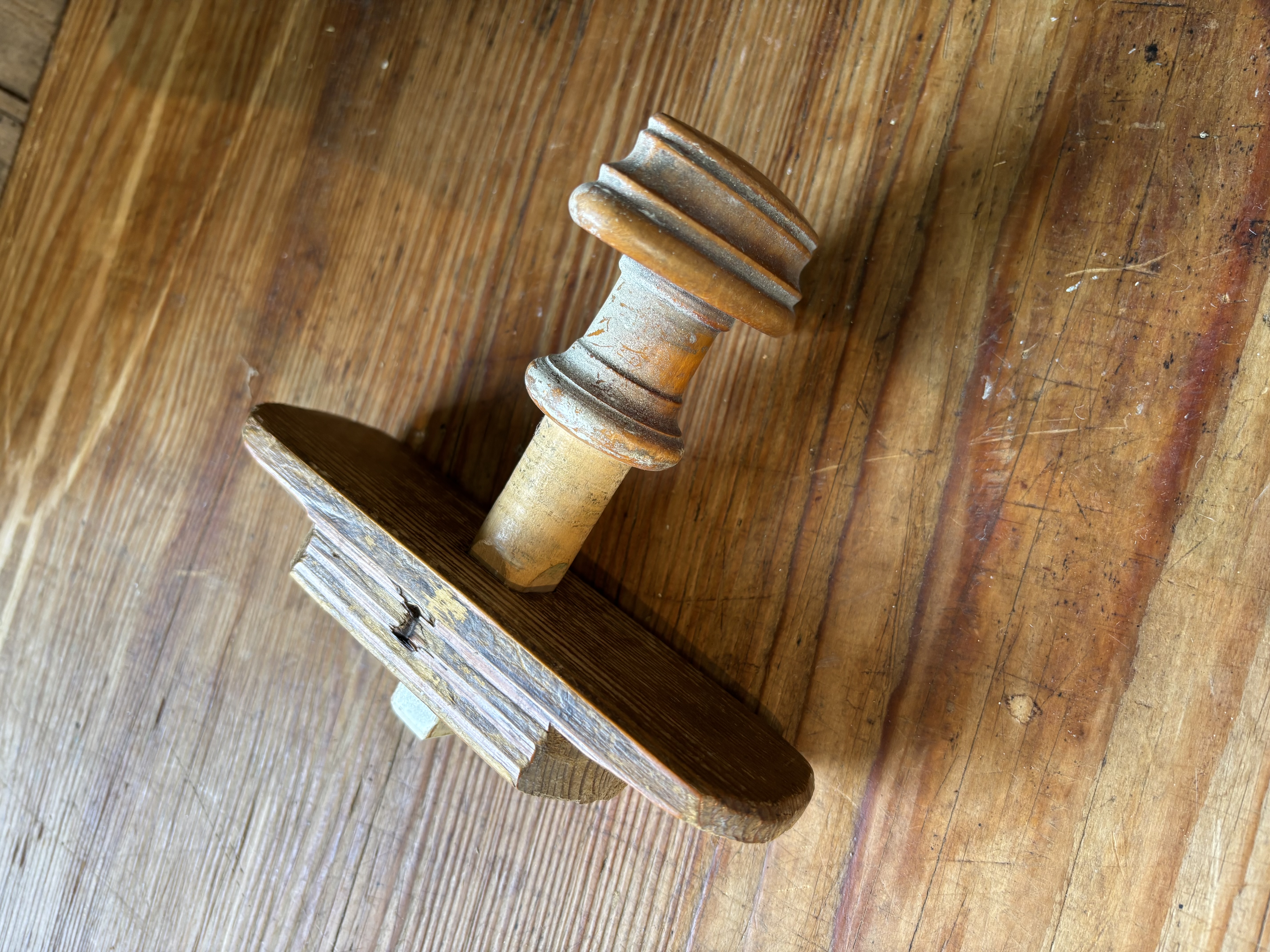 Enkel houten knop nr 20