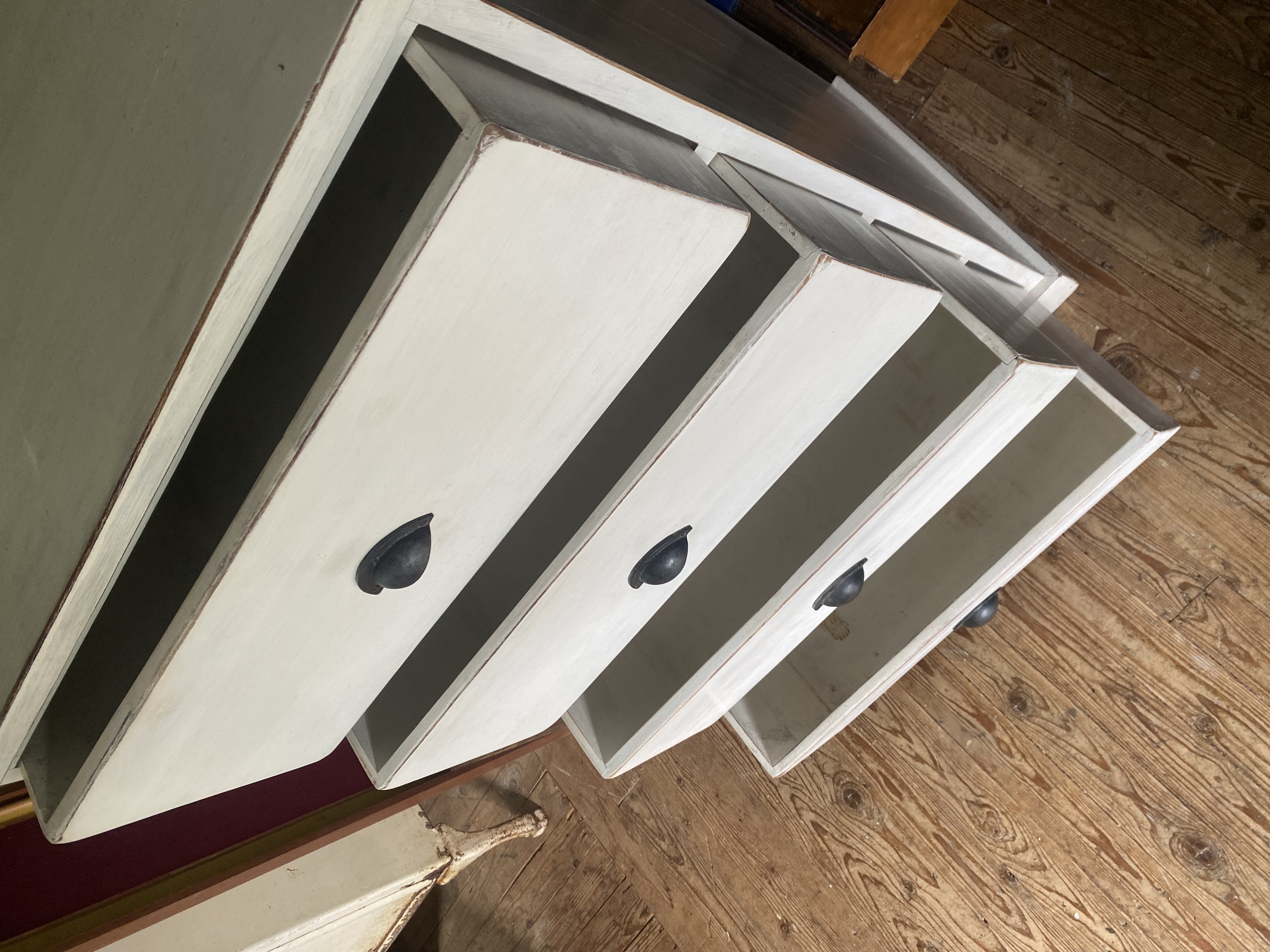 Witte ladenkast