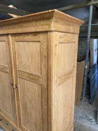 ( Verkocht ) Oude grenen demontabele hang/leg kast met twee onderlades.