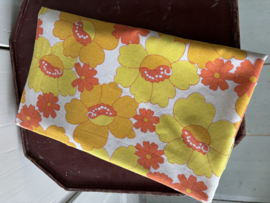 Sloop wit felle bloemen