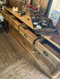 ( Verkocht ) Prachtig sfeervol oud grenen dressoir.