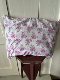 Sloop wit met lila bloemen