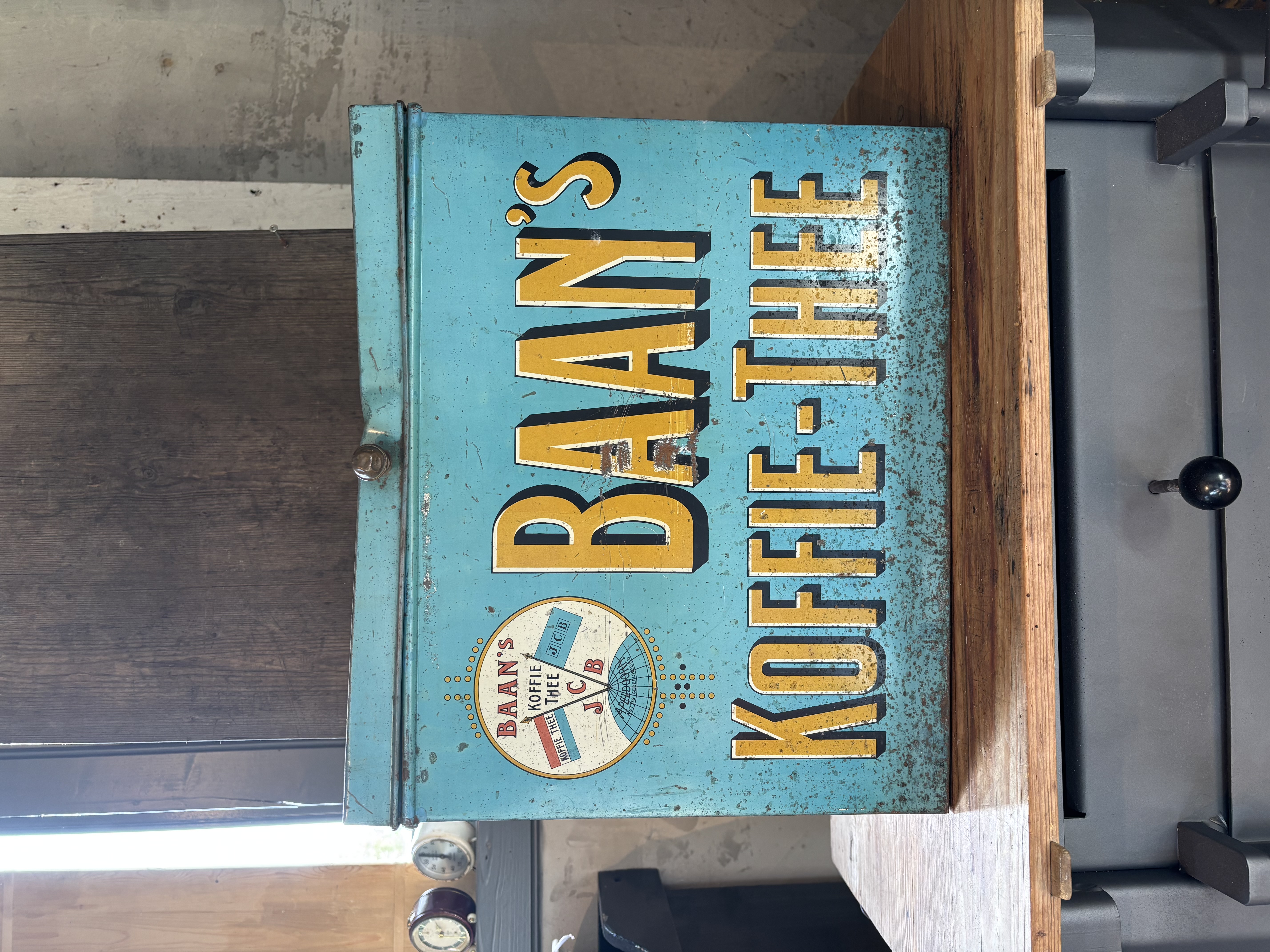 (Verkocht)Baan’s koffie en thee blik Apeldoorn