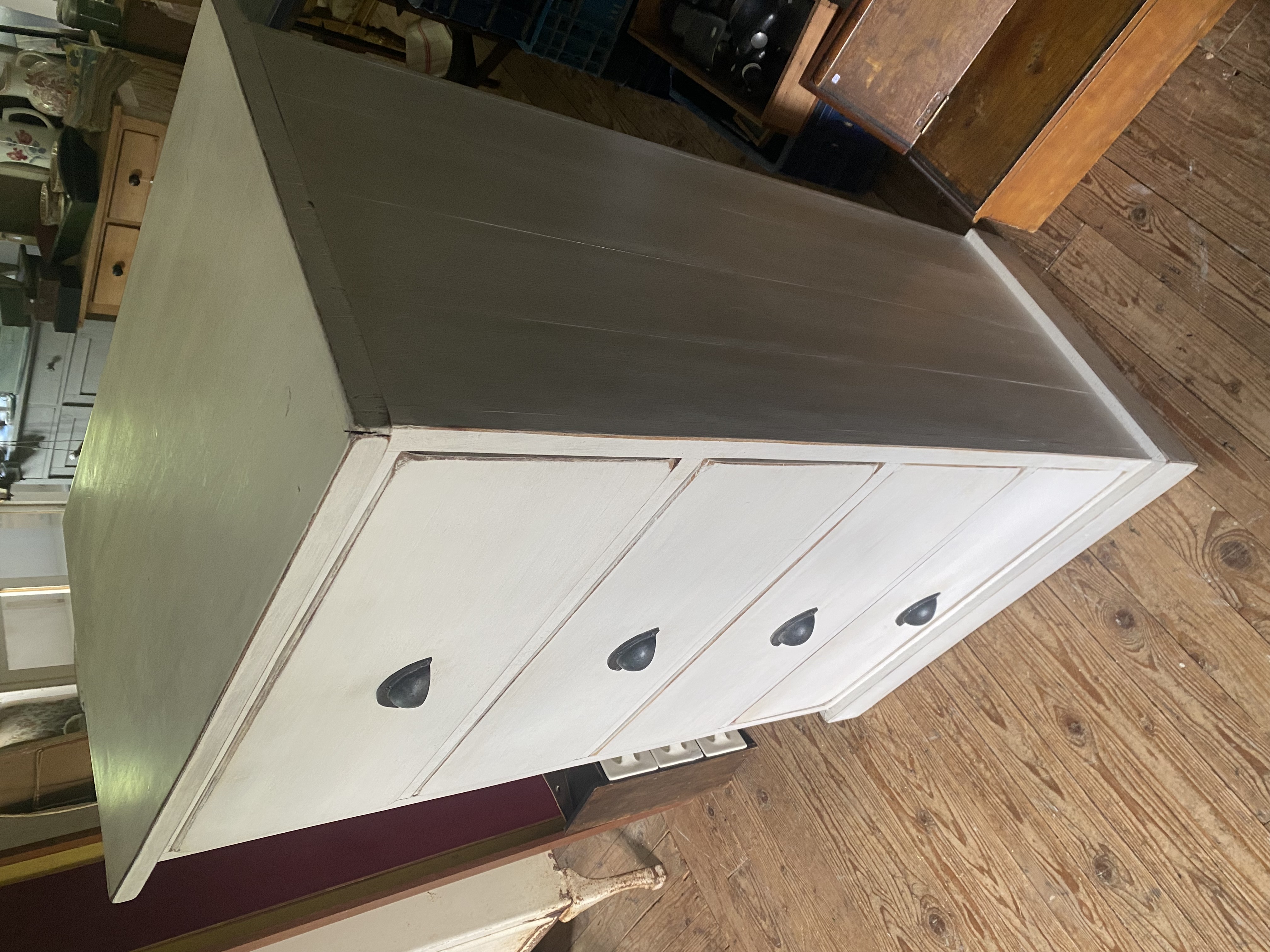 Witte ladenkast