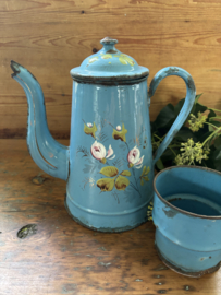 Blauwe bloemen kan met opstand