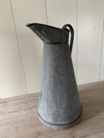 Grote zinken kan met klep