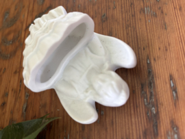 Bisquit porcelein wijwater bakje