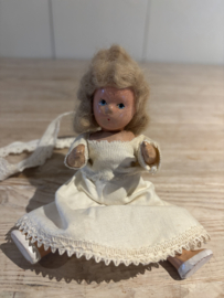 Oud papier-mache popje