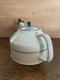 Crème kleurige fluitketel