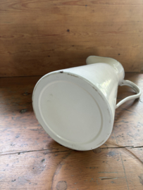 Wit emaille waterkan