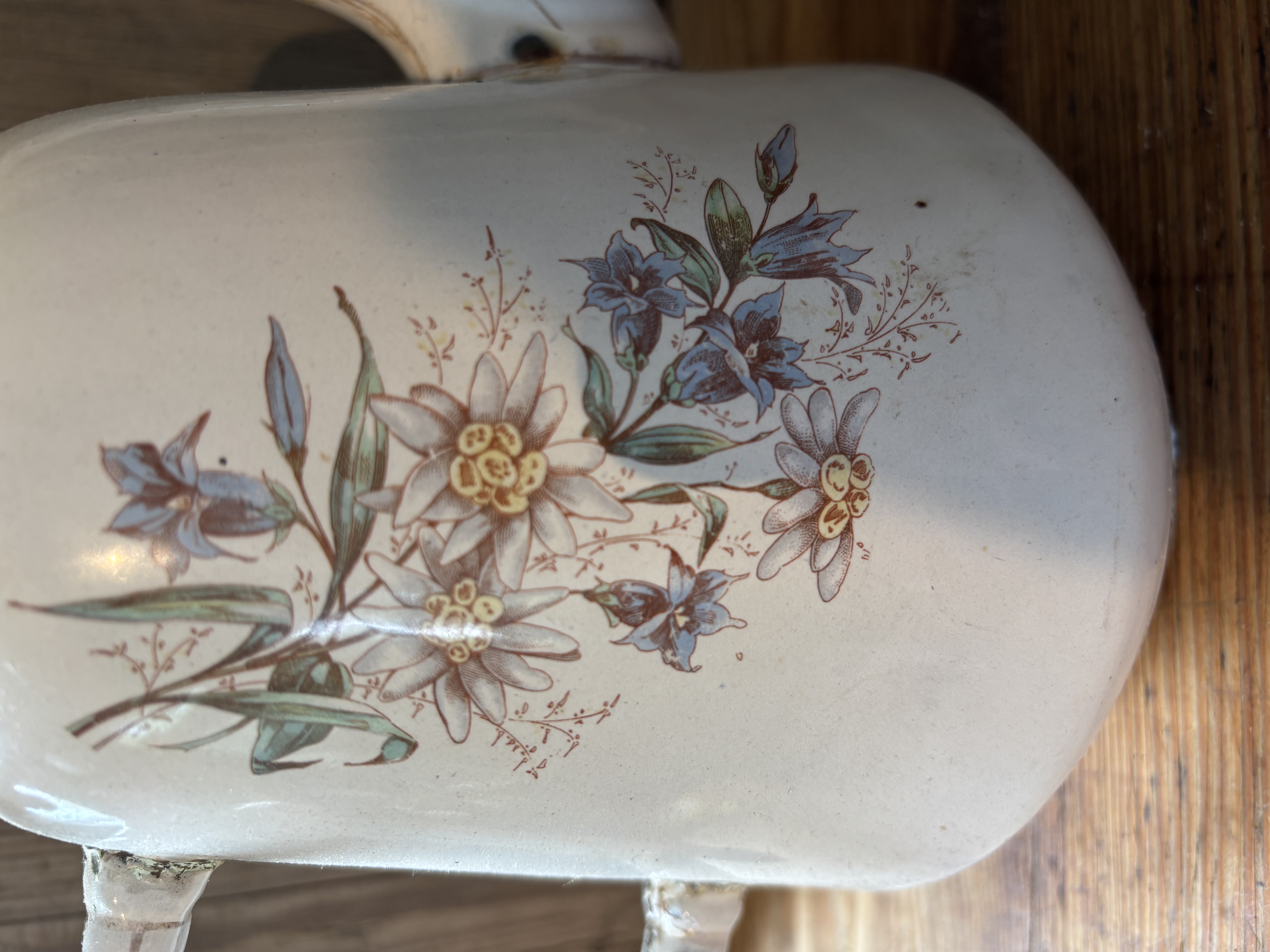Schaatsenrijder kan met bloemen