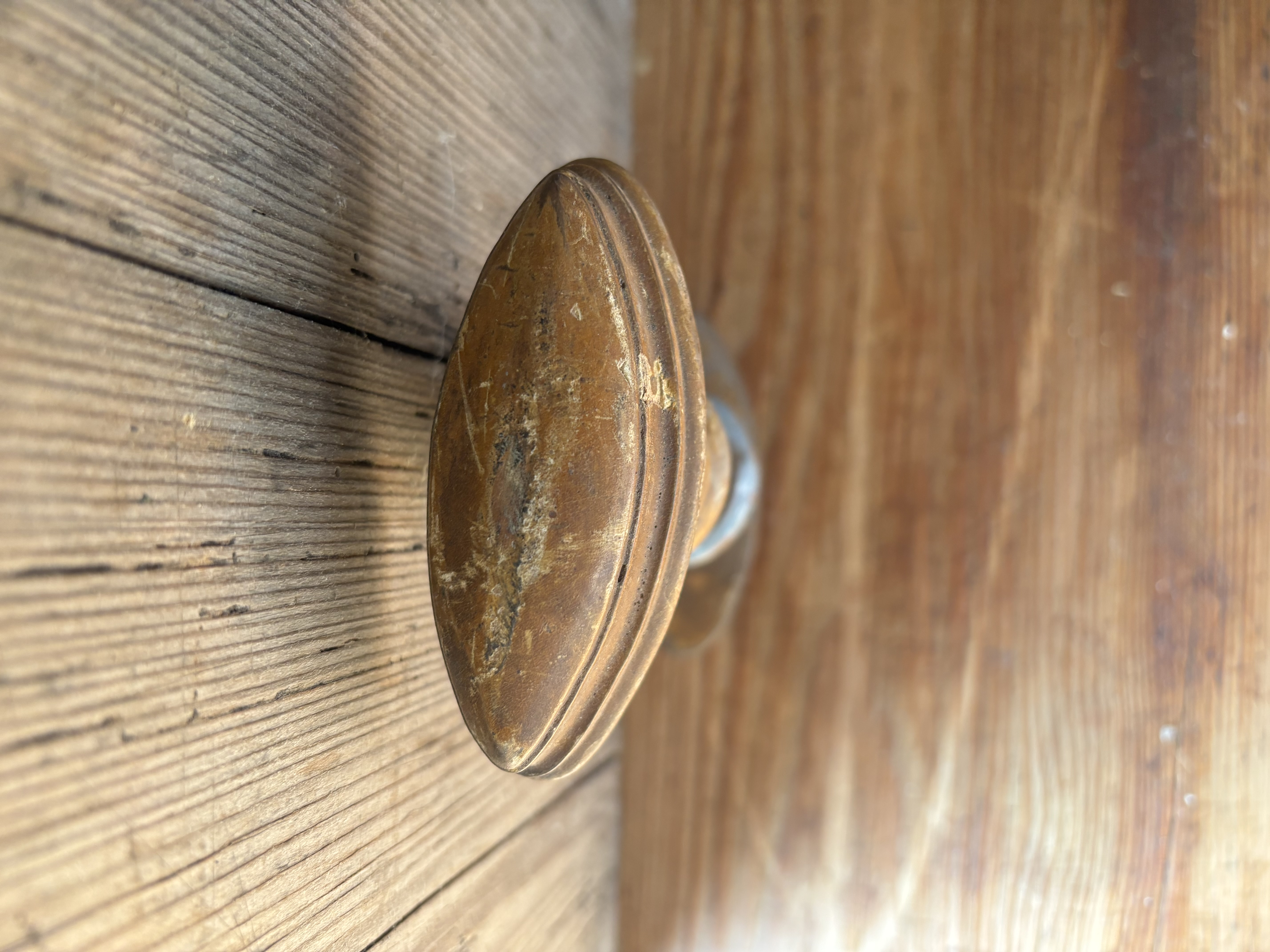 Dubbele houten knop met ijzeren rozetten nr 3