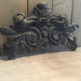 Oud houten ornament