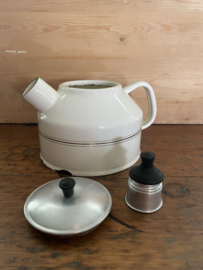 Crème kleurige fluitketel