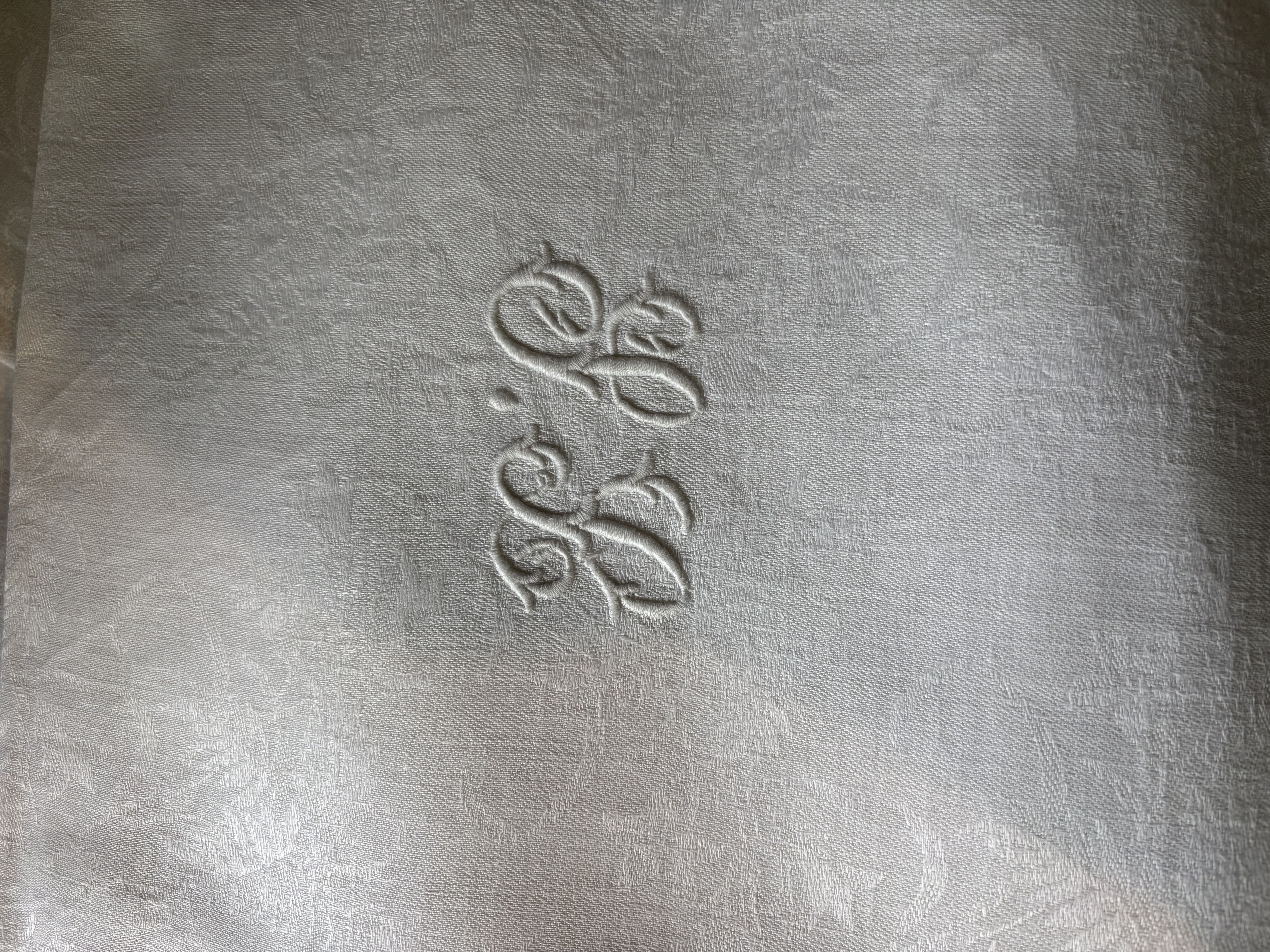(Verkocht)Damasten servet,glazendoek,kleedjes gelijk met monogram