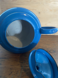 Blauwe grote chocolade ketel