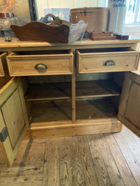 ( Verkocht ) Prachtig sfeervol oud grenen dressoir.