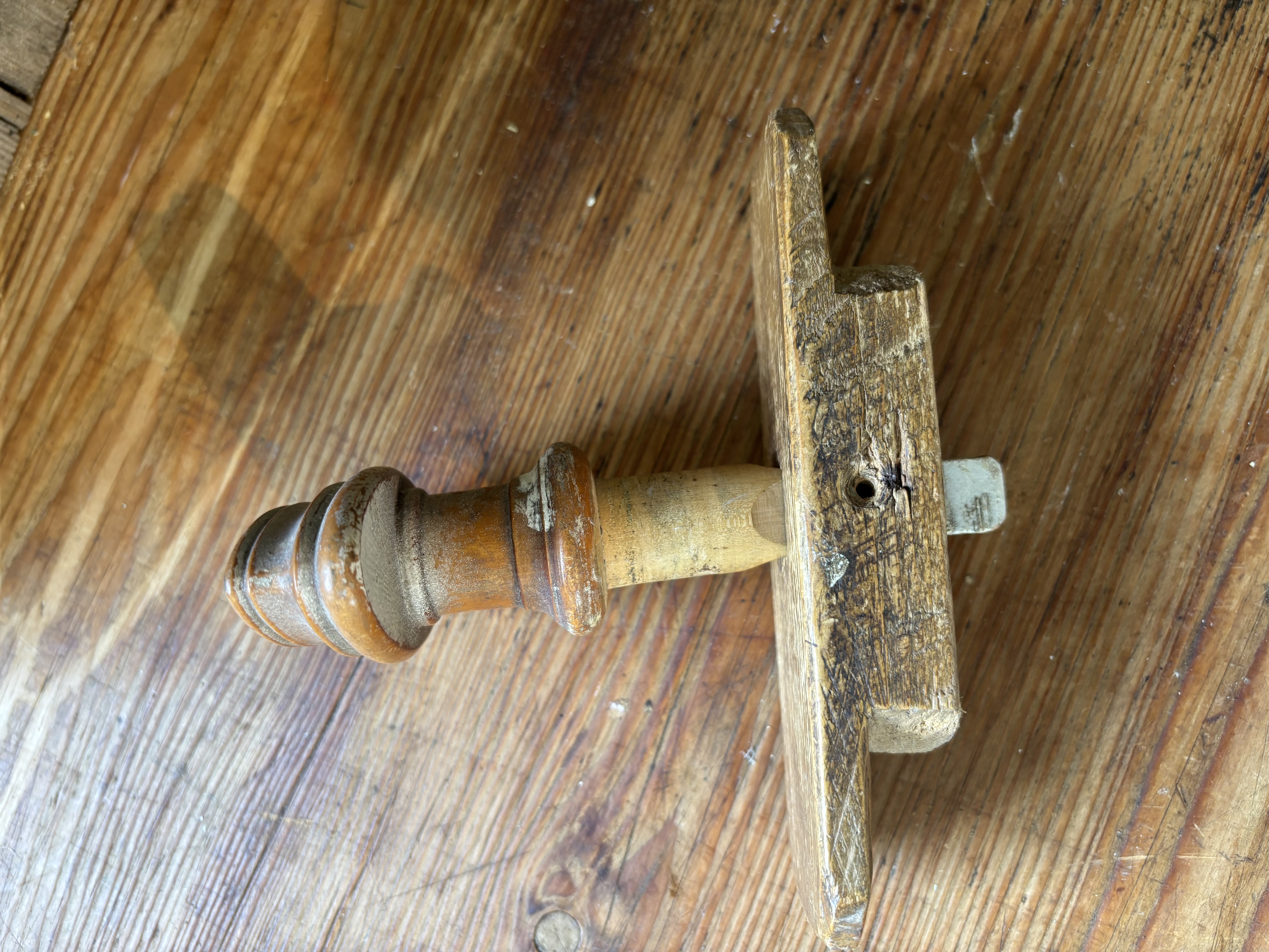 Enkel houten knop nr 20