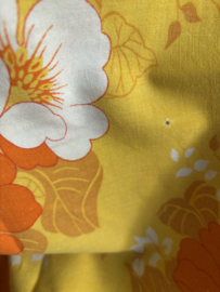 Gele sloop vintage bloemen