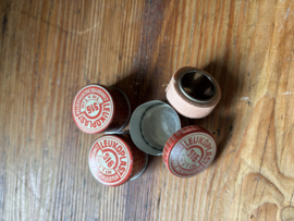 Hele kleine blikjes leukoplast