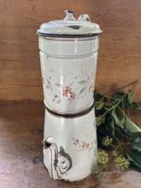 Grote koffiepot met opstand