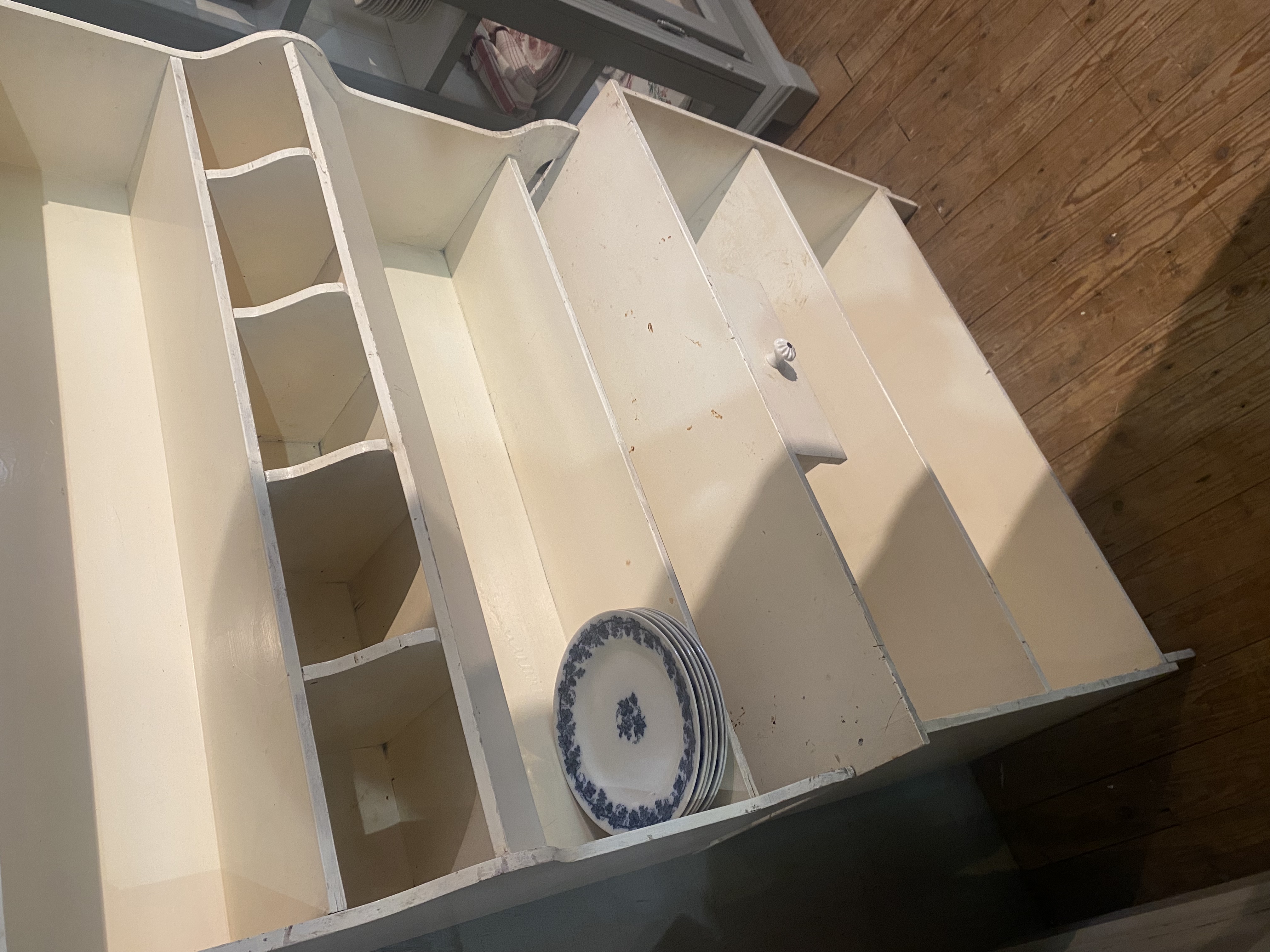 ( Verkocht ) Winkel grutterskastje in twee delen