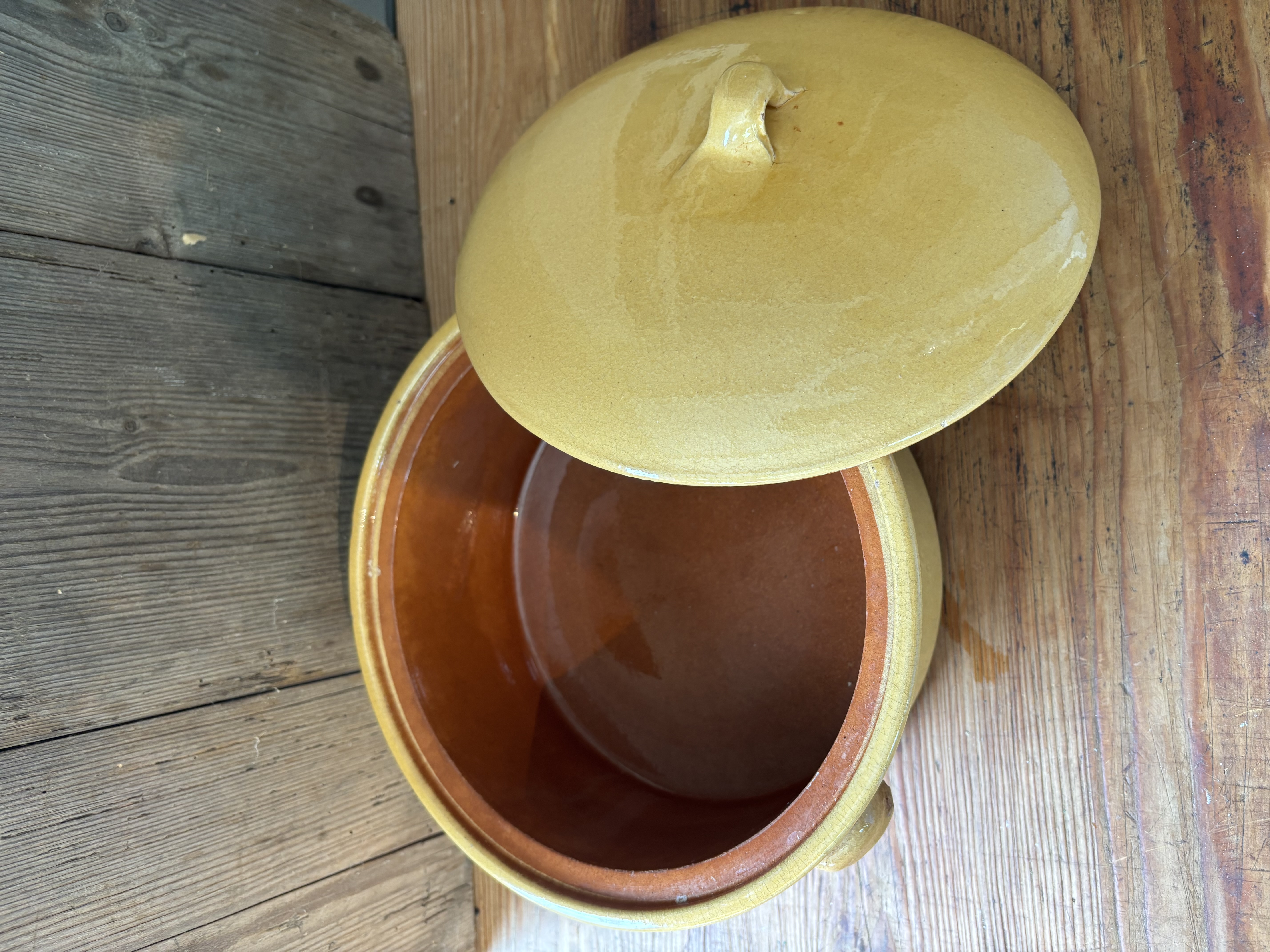 Mosterdgele kookpot