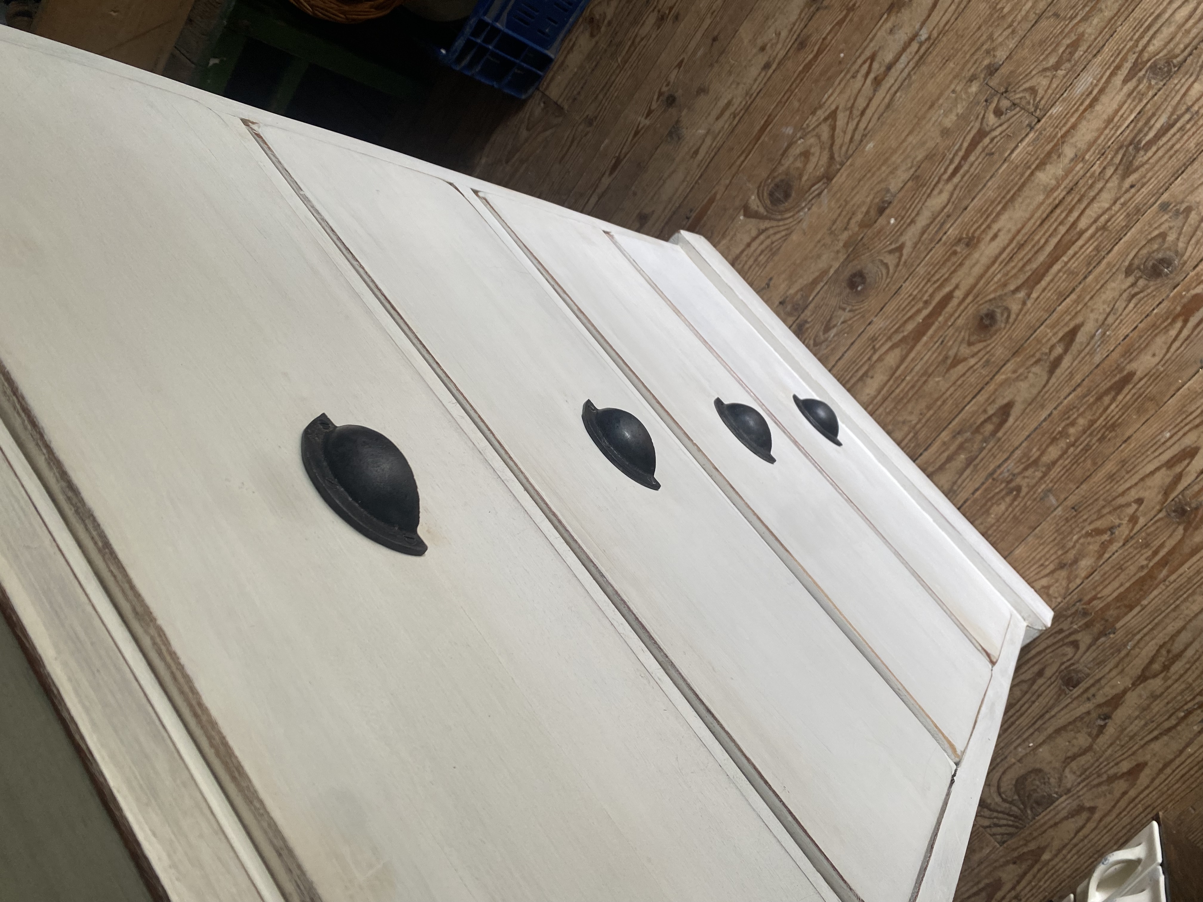 Witte ladenkast