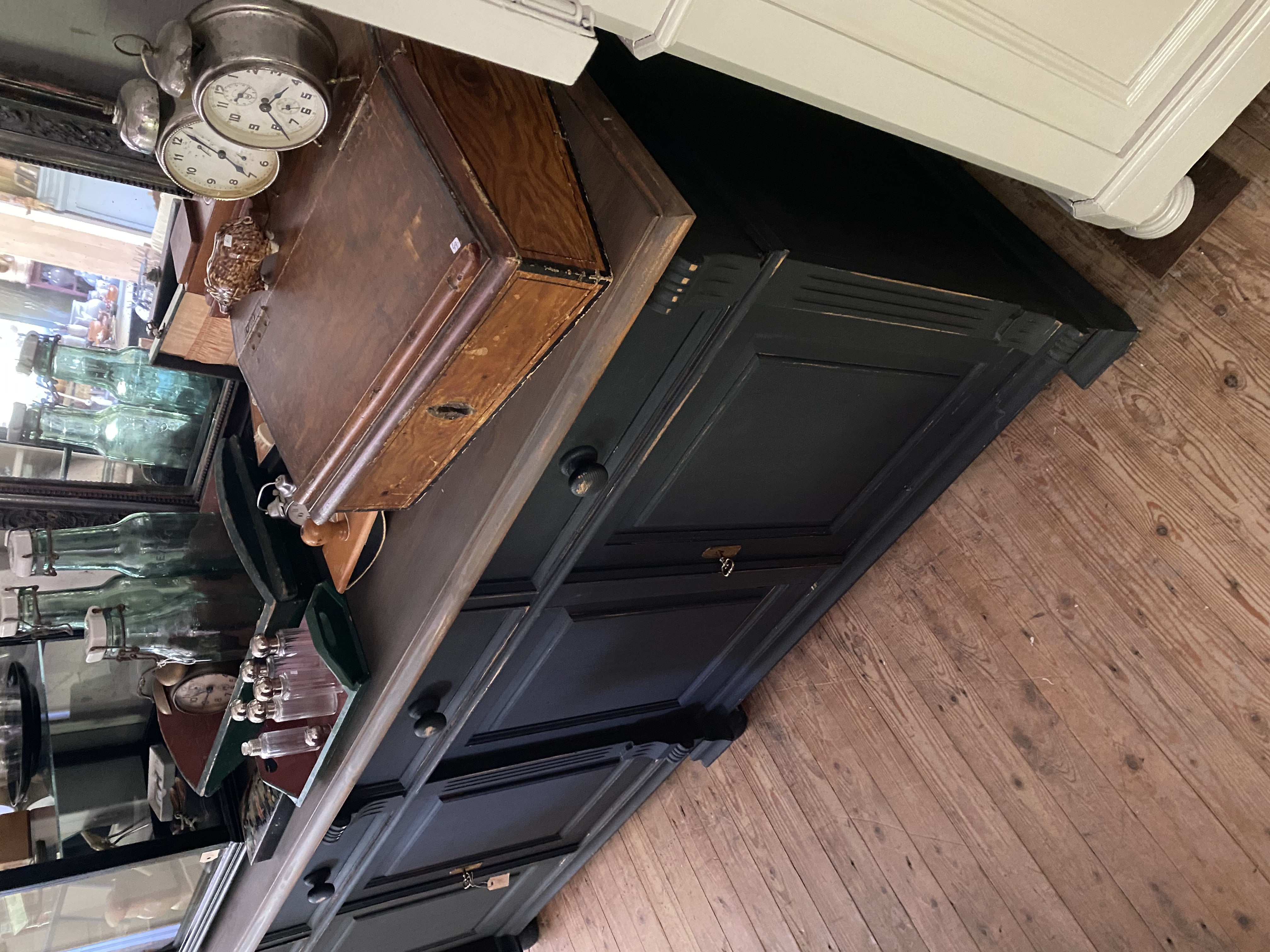 Zwart 4 deuren, en 4 laden dressoir