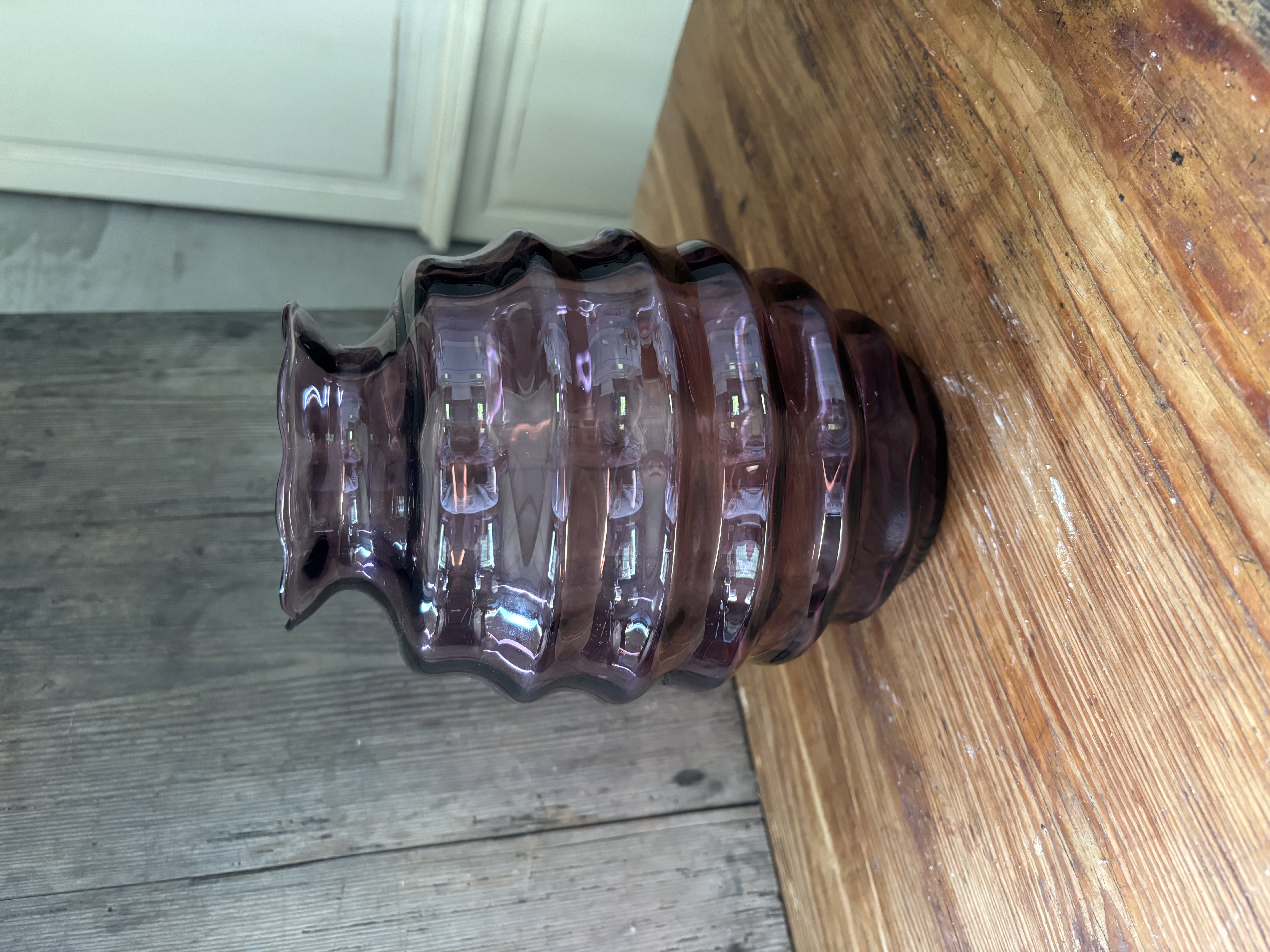 Aubergine kleurige vaas