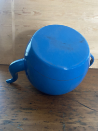 Blauwe grote chocolade ketel