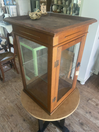 Oude orginele vitrine.