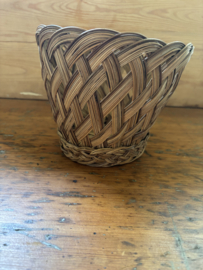 Vintage rieten gevlochten bloempot