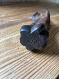 (Verkocht)Sierlijk Uitgesneden hand