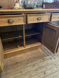 ( Verkocht ) Prachtig sfeervol oud grenen dressoir.