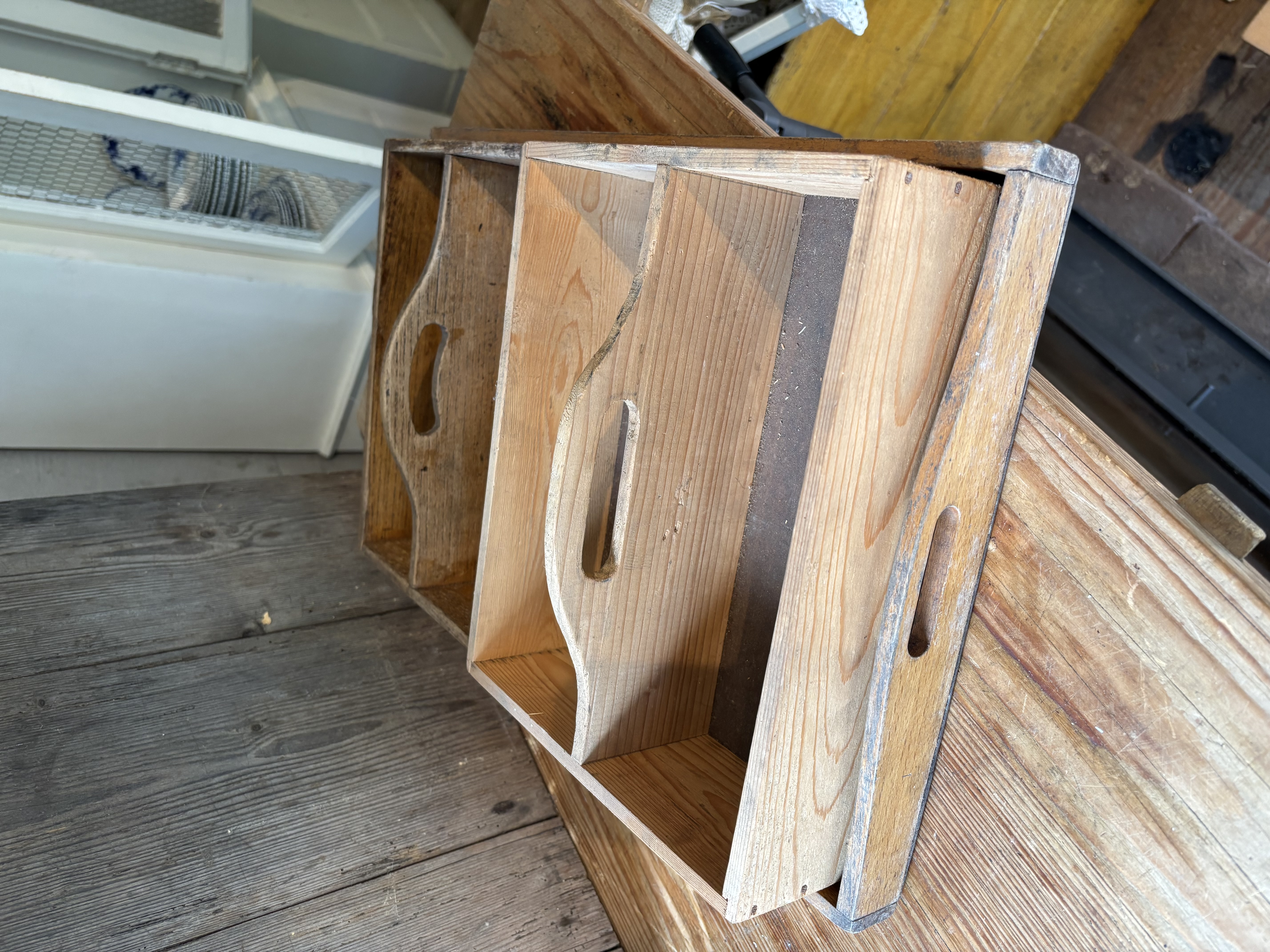 Set van drie houten bakjes